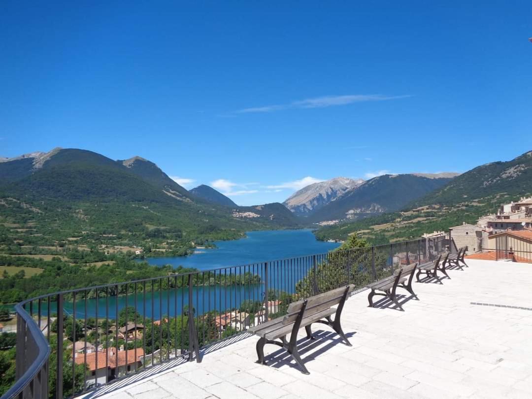 Casa Vacanze Al Castello Villetta Barrea Exterior foto